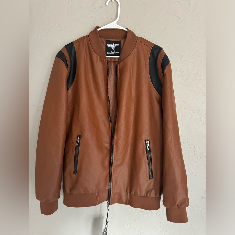 V.I.P Collection Camel/Black Size Large - Picture 2 of 5